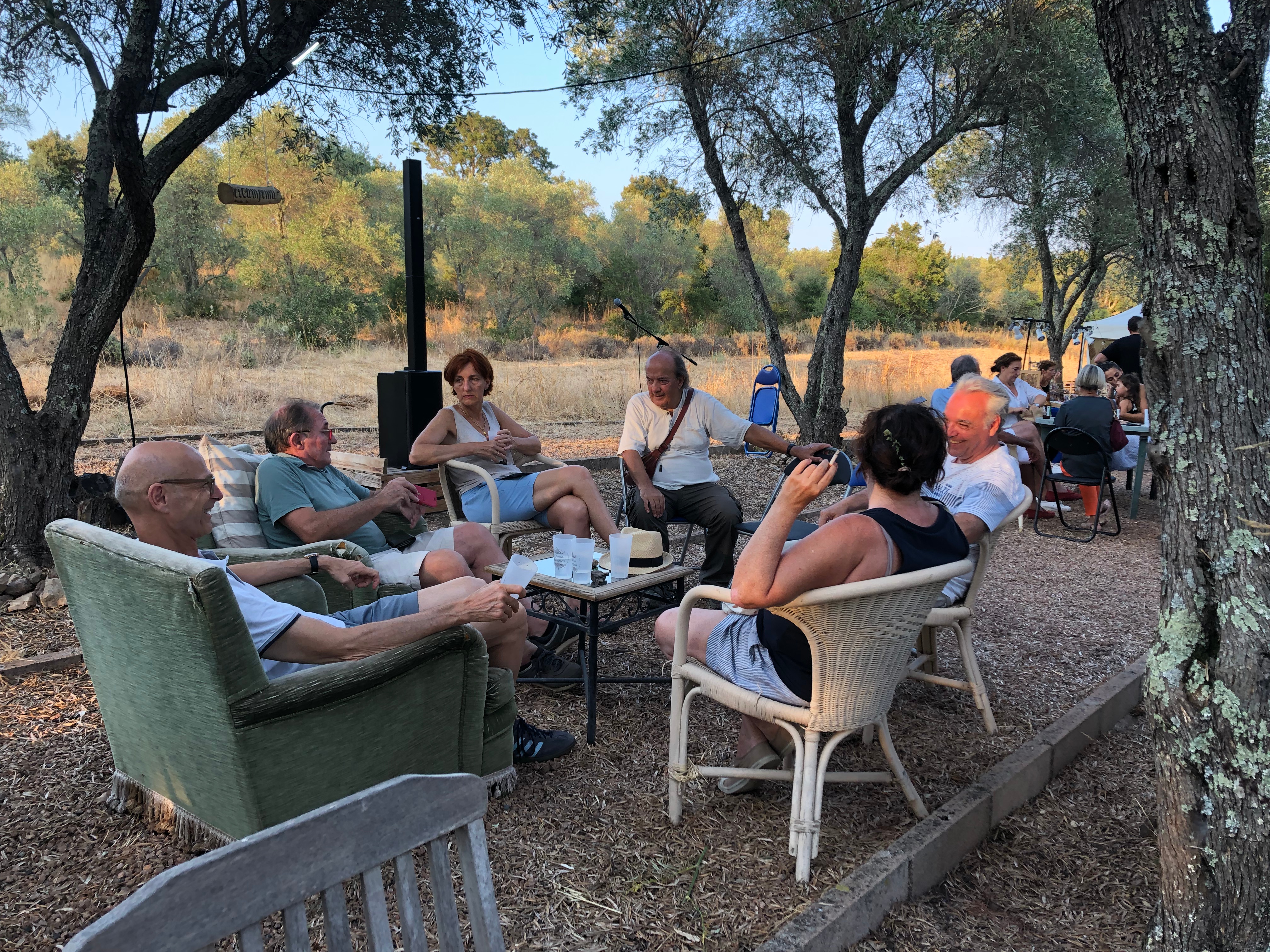 Quand les objets oubliés retrouvent une âme : L’Alma Salvatica tisse son salon au fil des histoires